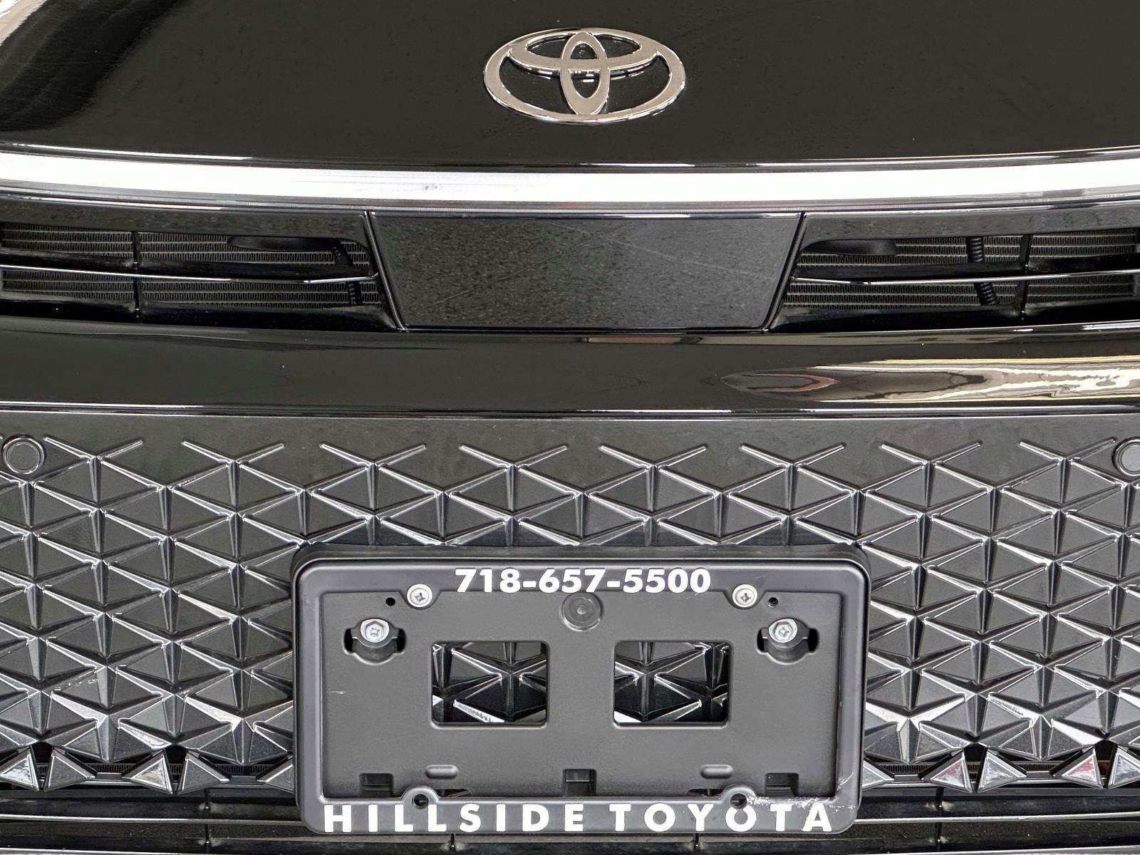 Used 2025 Toyota Crown AWD/4WD image 8