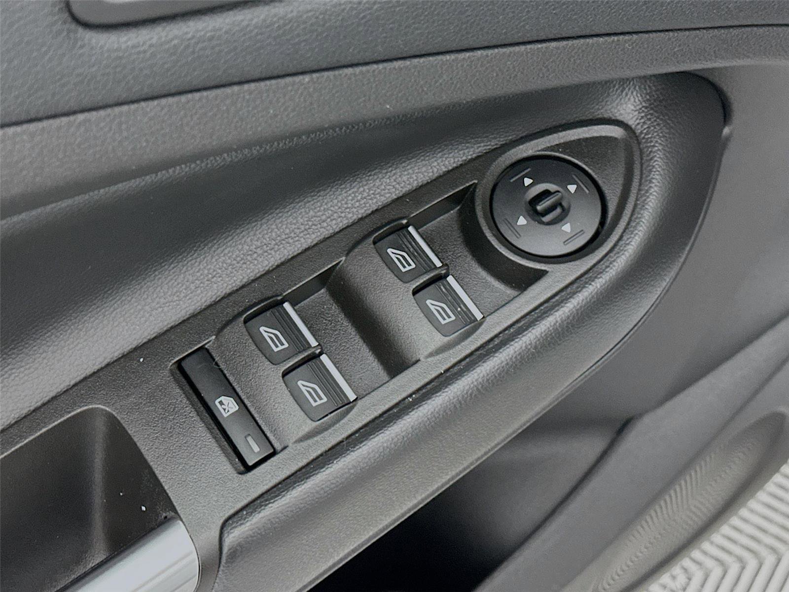 Used 2017 Ford Escape SE w/ Equipment Group 201A image 19