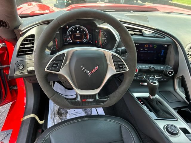 Used 2015 Chevrolet Corvette Z06 w/ 3LZ Preferred Equipment Group RWD image 29