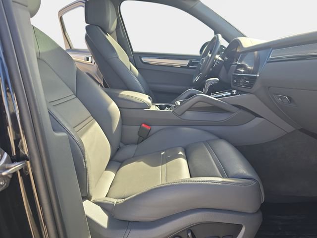 Used 2023 Porsche Cayenne Platinum Edition image 12