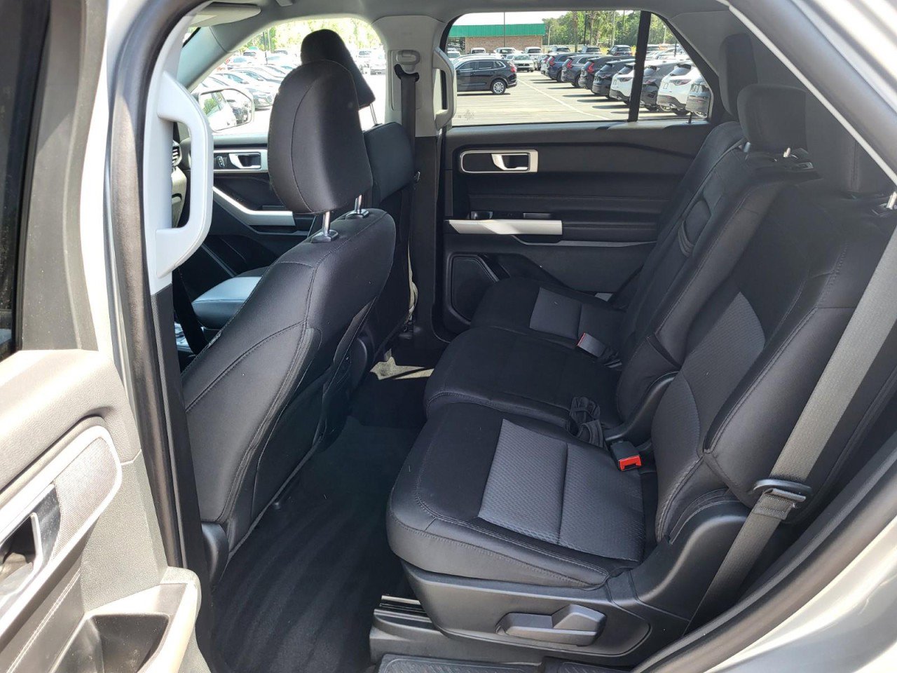 Used 2023 Ford Explorer XLT AWD/4WD image 14