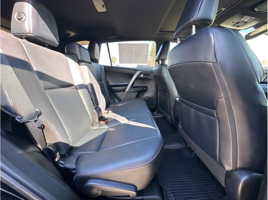 Used 2018 Toyota RAV4 SE w/ Power Extra Value Package image 12