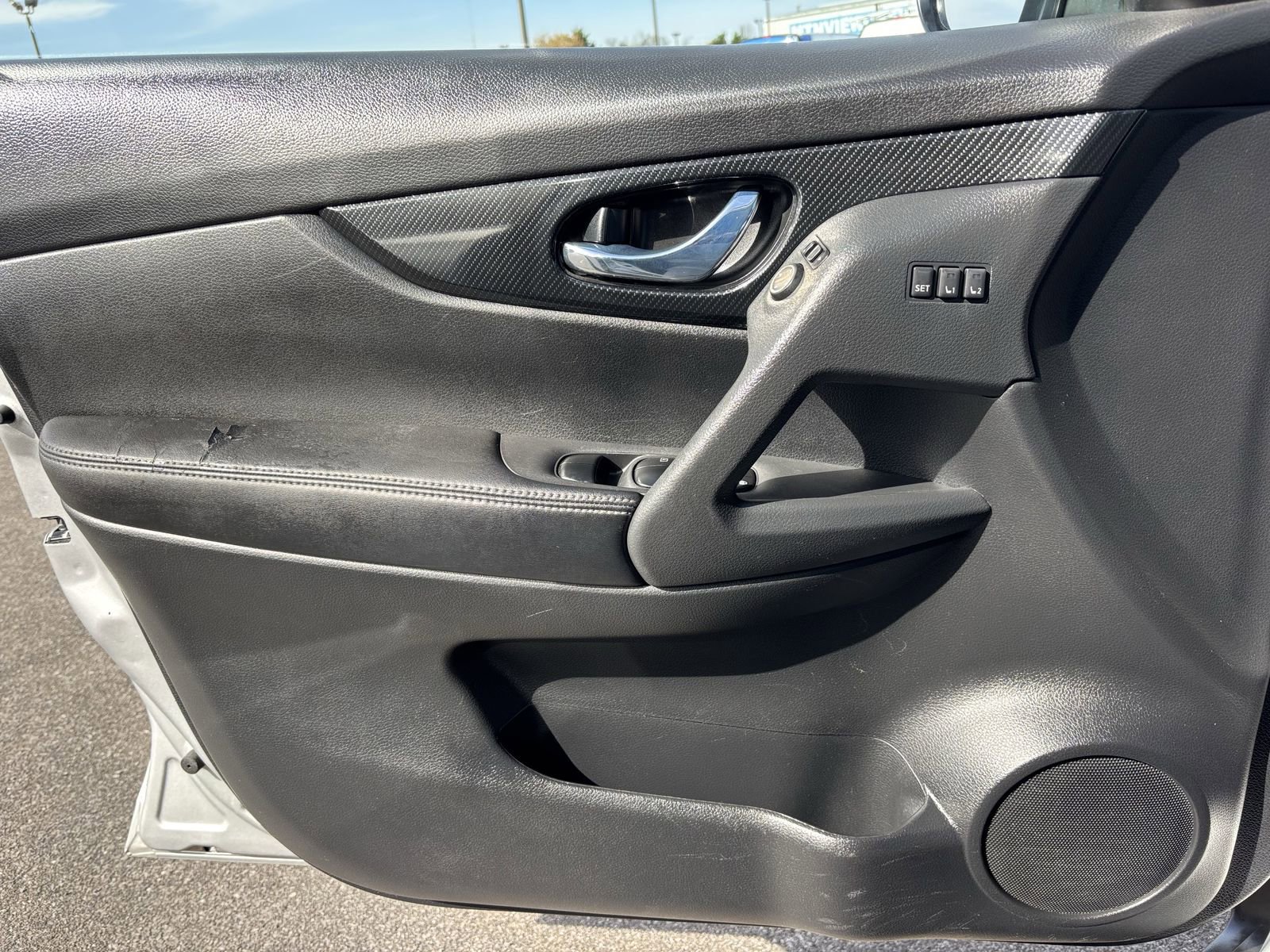 Used 2018 Nissan Rogue SL image 17