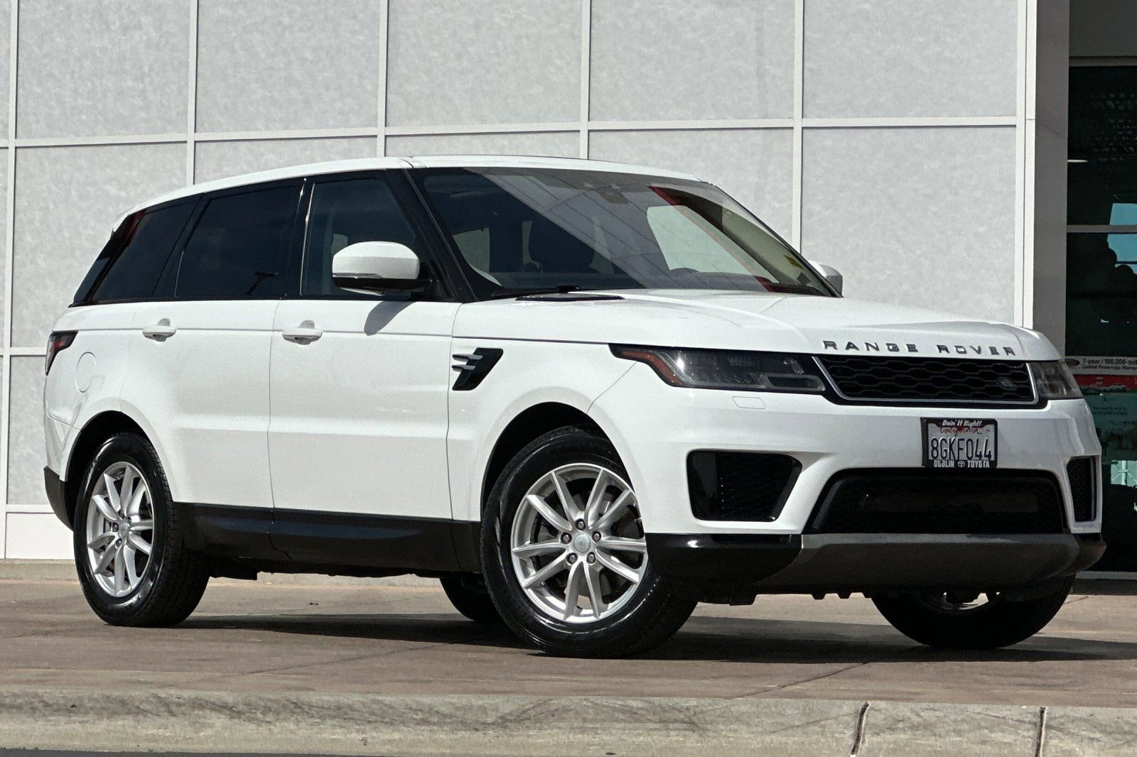 Used 2018 Land Rover Range Rover Sport SE image 2