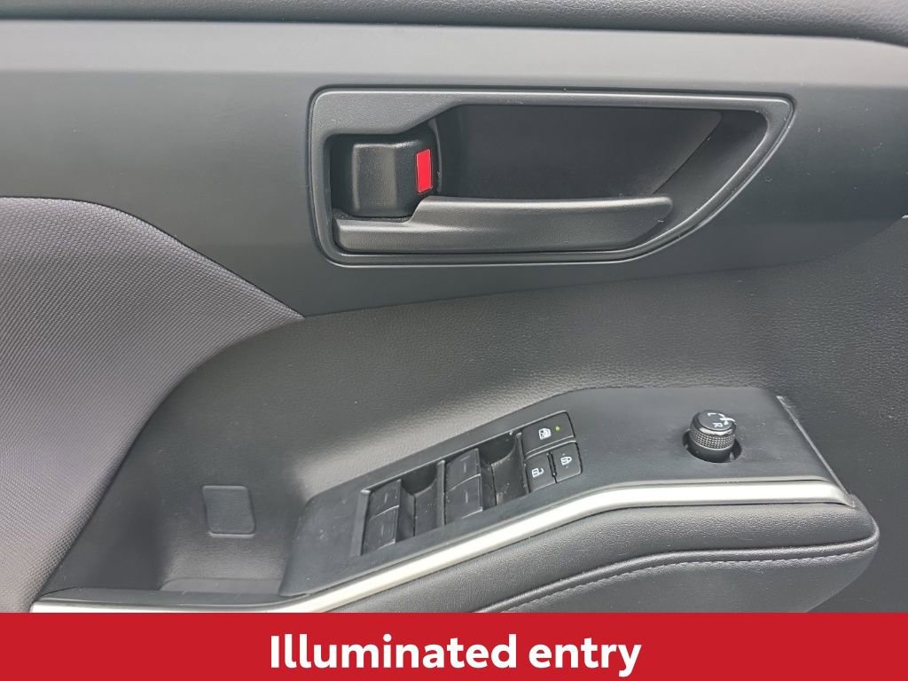Used 2024 Toyota Highlander LE image 21