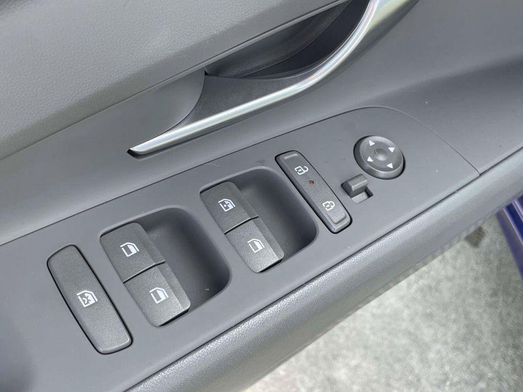 New 2025 Hyundai Elantra Sport FWD image 39