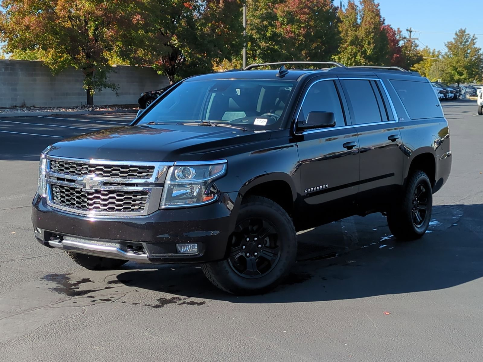 Used 2018 Chevrolet Suburban LT w/ Luxury Package image 2