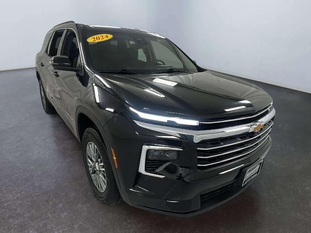 Used 2024 Chevrolet Traverse LT image 1