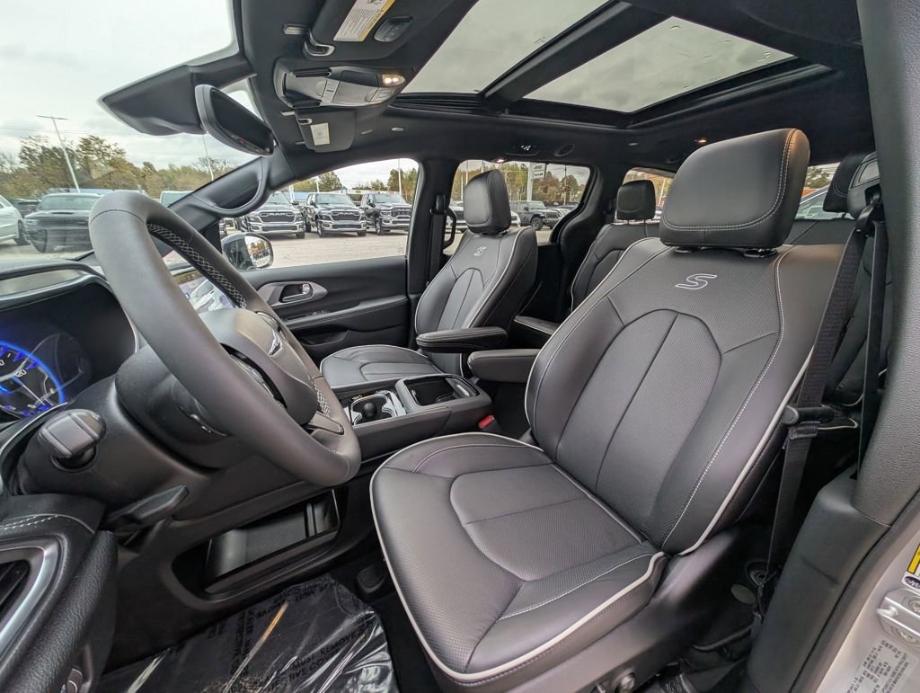 New 2026 Chrysler Pacifica Limited w/ S Appearance Package image 39