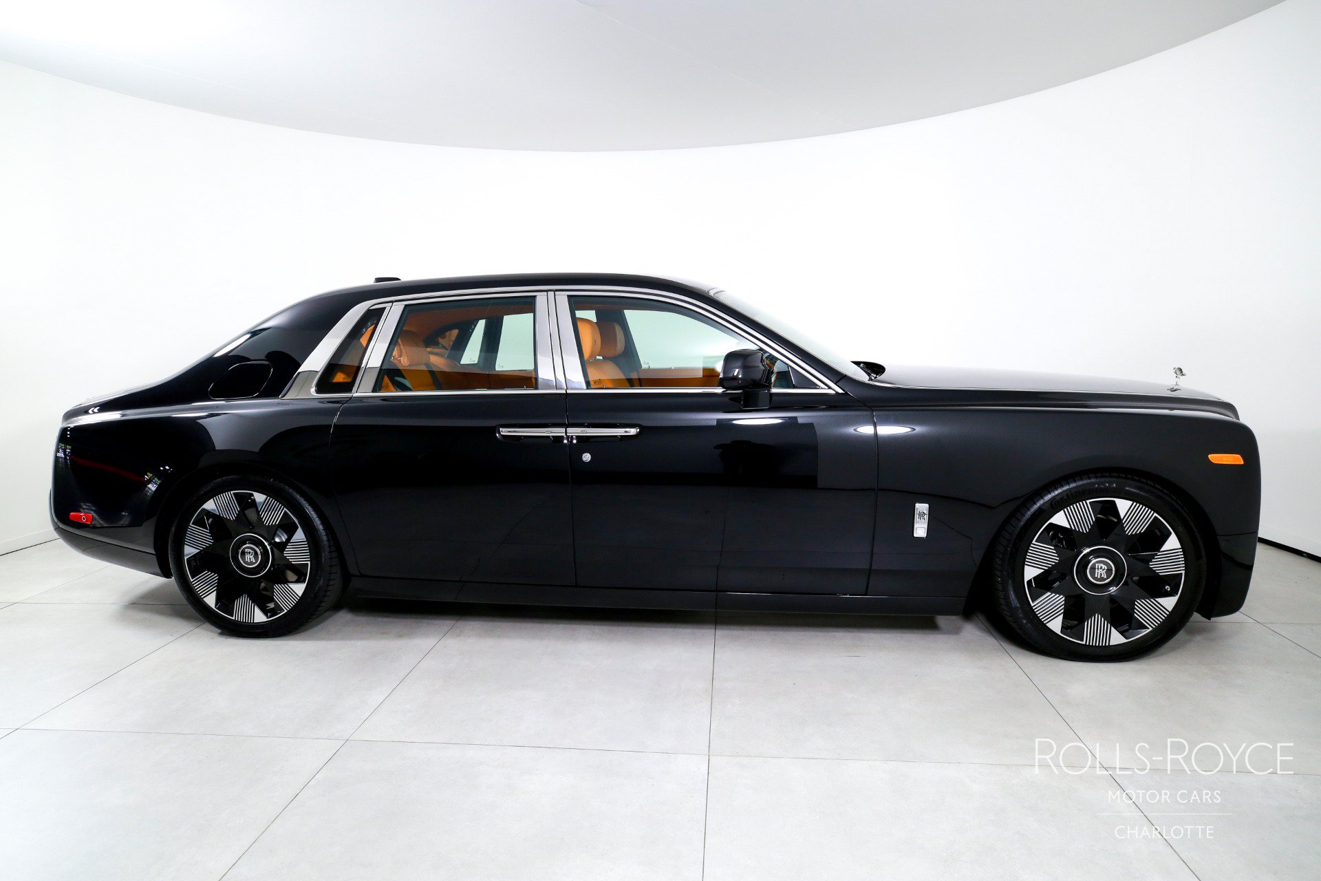New 2027 Rolls-Royce Phantom Sedan RWD image 10