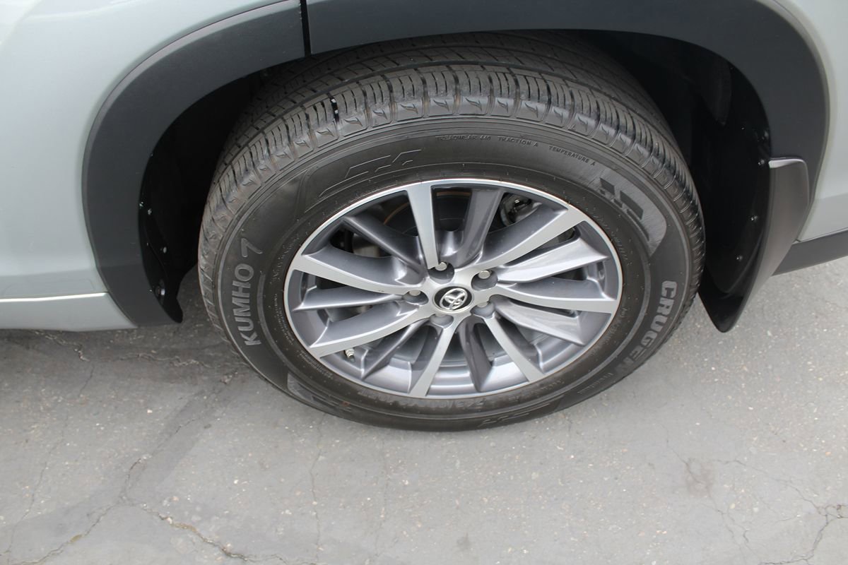 Used 2018 Toyota Highlander XLE AWD/4WD image 14