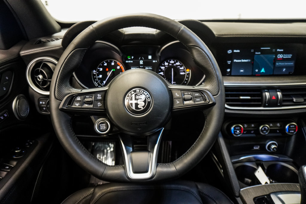 Used 2023 Alfa Romeo Stelvio Ti AWD/4WD image 15