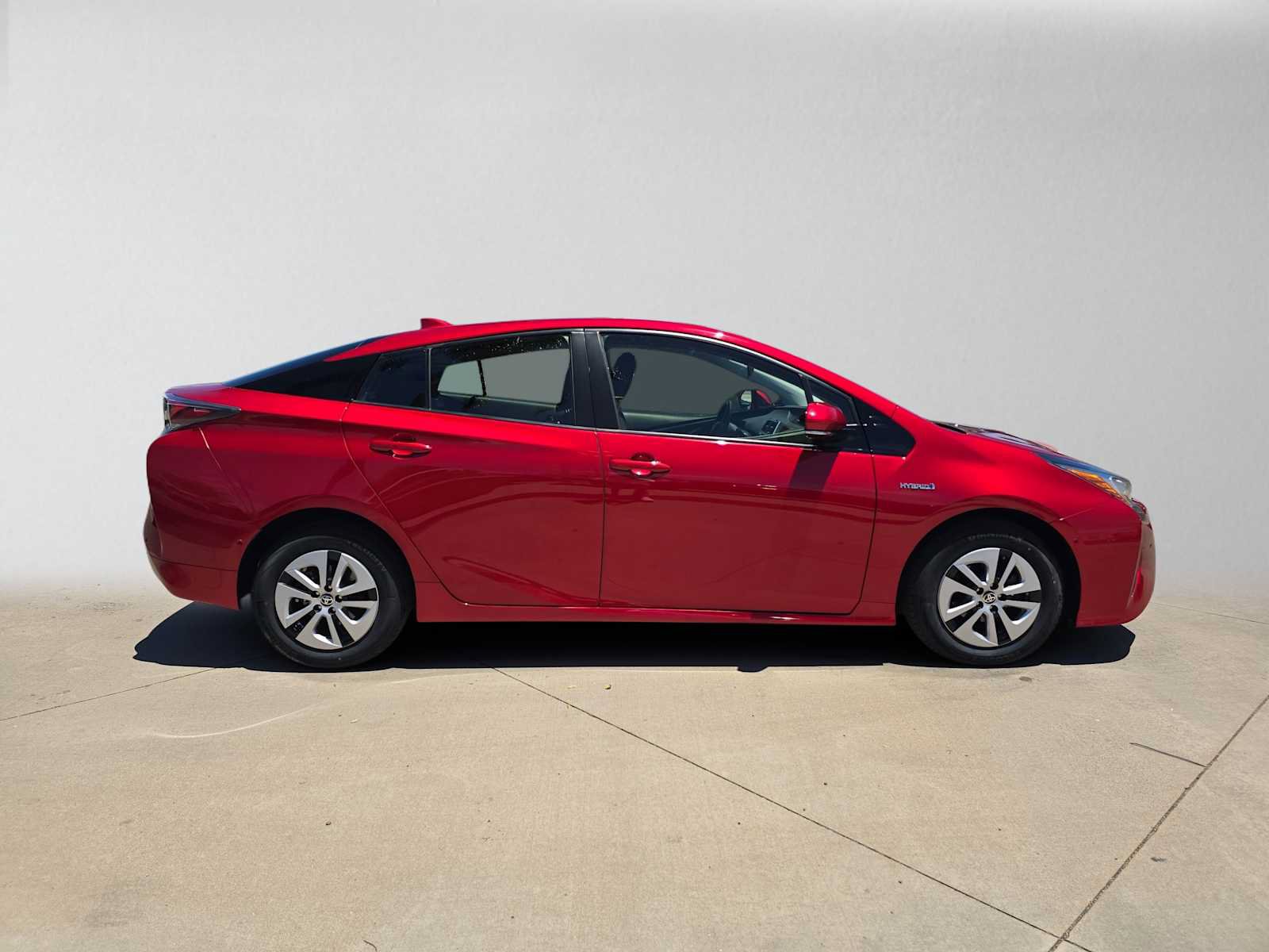 Used 2018 Toyota Prius Two w/ Prius Two Safety Plus Package FWD image 2