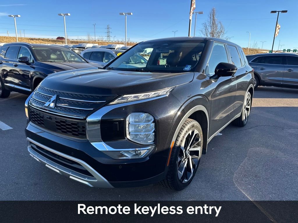 Used 2022 Mitsubishi Outlander SE image 3