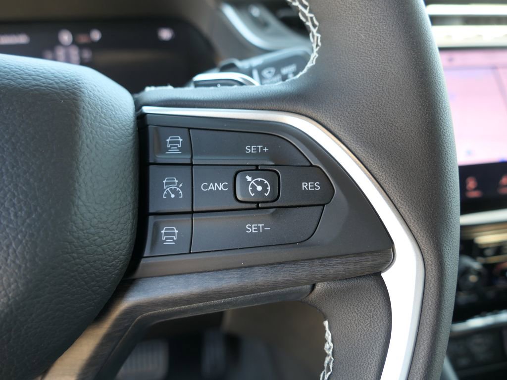 New 2025 Jeep Grand Cherokee Limited w/ Black Appearance Package image 12