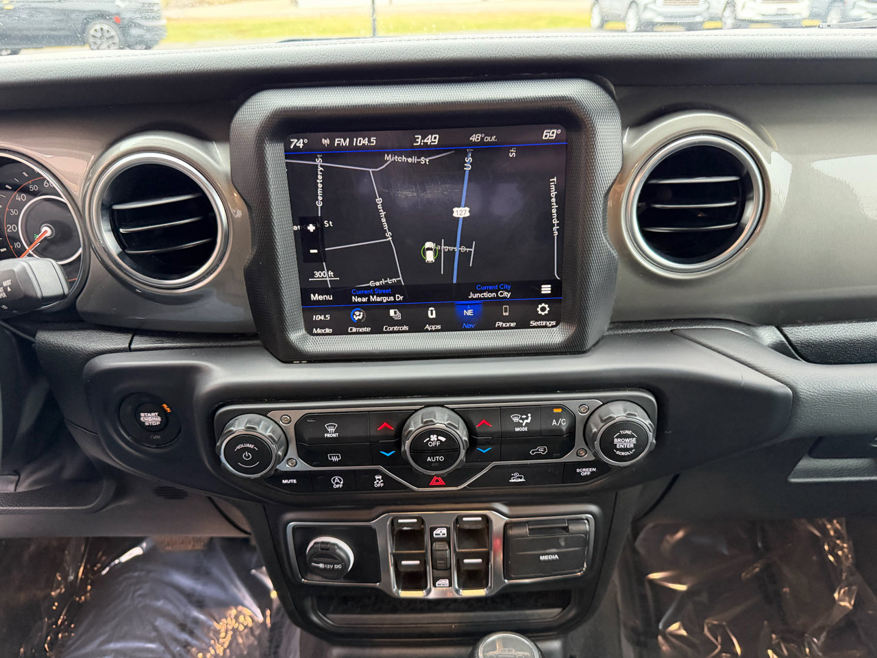 Used 2023 Jeep Gladiator Overland image 29