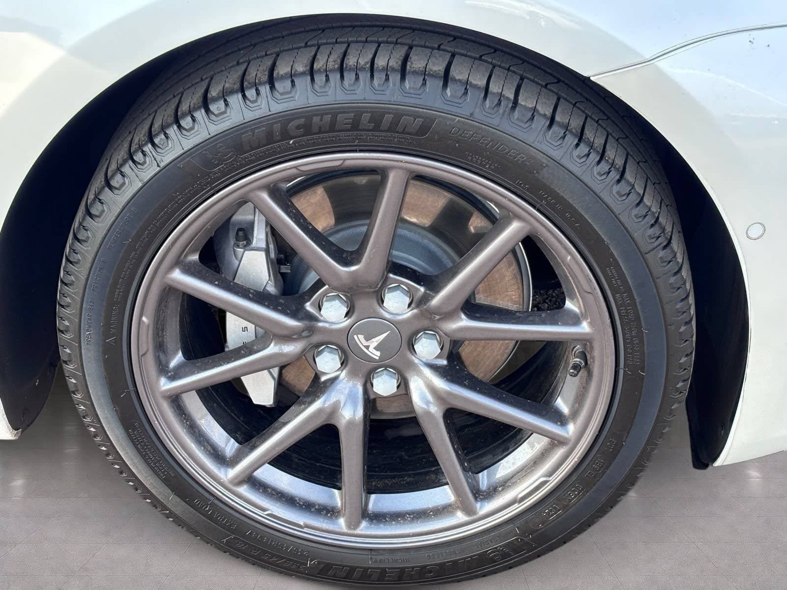Used 2020 Tesla Model 3 Standard Range RWD image 8