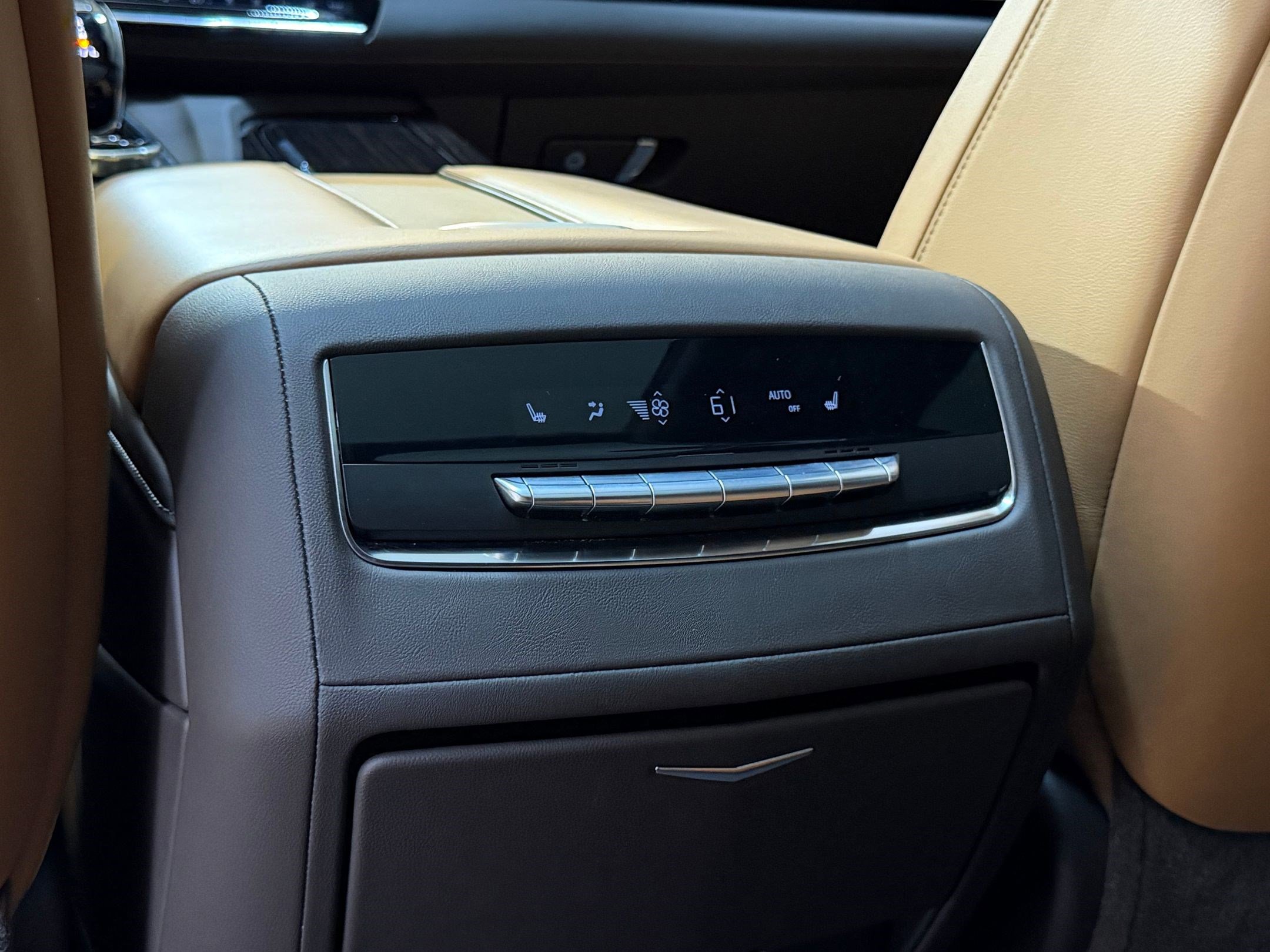 Used 2021 Cadillac Escalade Premium Luxury image 46