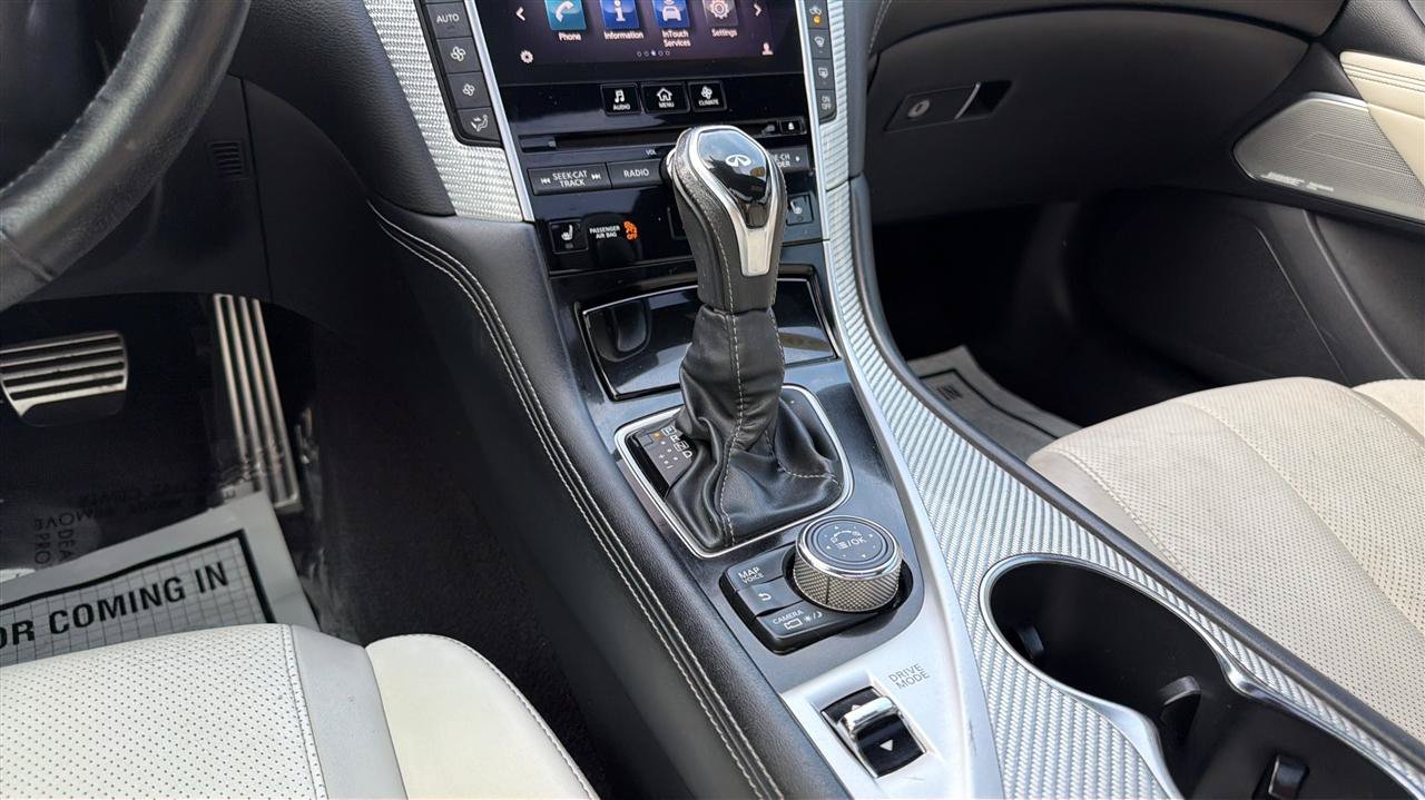 Used 2017 INFINITI Q60 Red Sport 400 RWD image 24