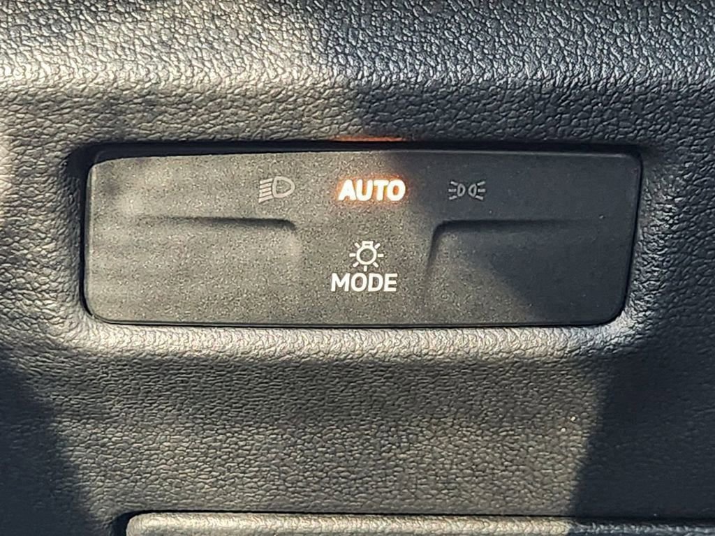 New 2026 Volkswagen Tiguan SE R-Line image 11