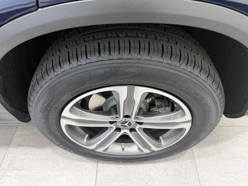 Used 2019 Mercedes-Benz GLC 300 4MATIC image 5