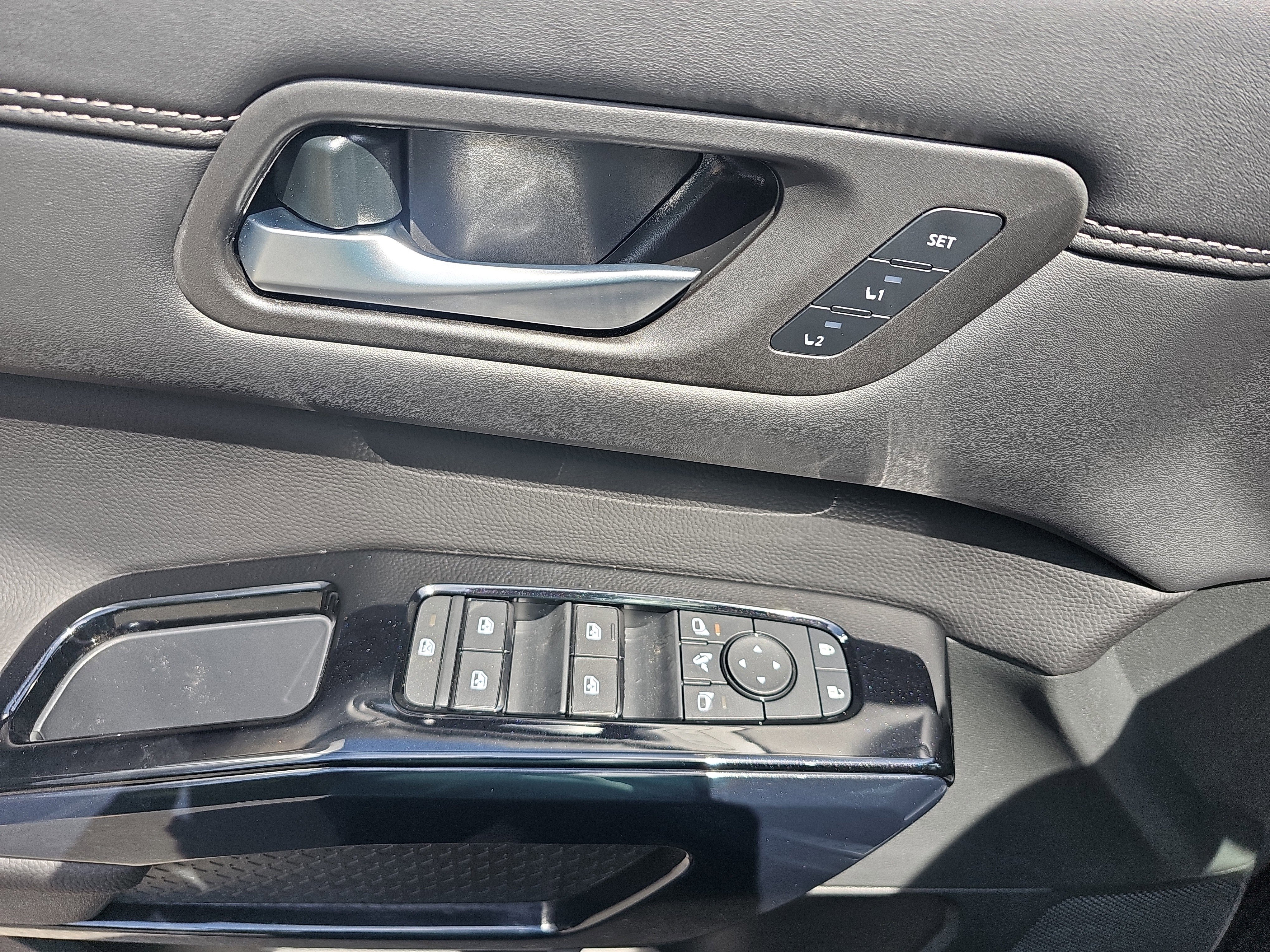 New 2026 Nissan Pathfinder Platinum AWD/4WD image 9