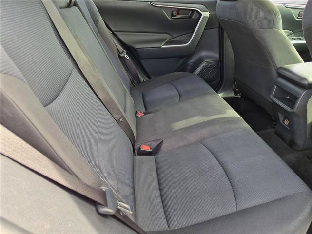 Used 2020 Toyota RAV4 LE AWD/4WD image 17