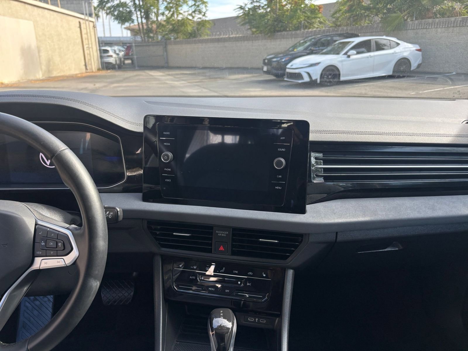 Used 2025 Volkswagen Jetta SE image 18