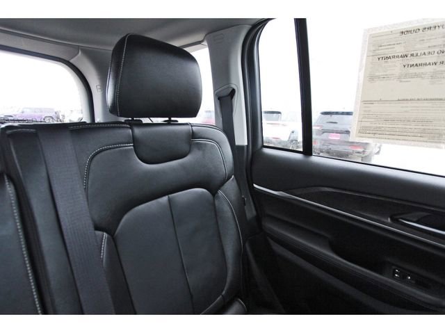 Used 2023 Jeep Grand Cherokee Limited image 12