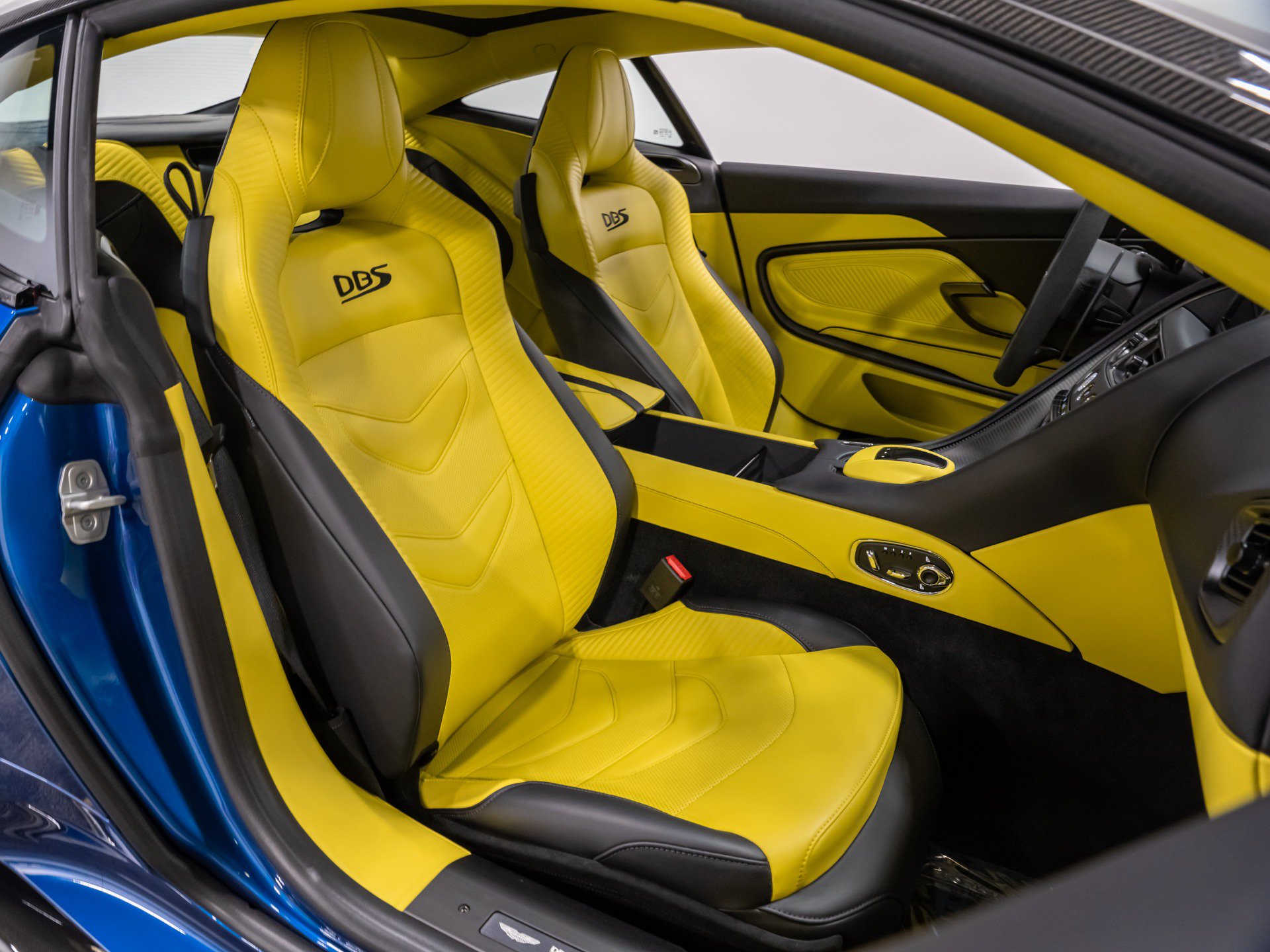 Used 2023 Aston Martin DBS Coupe RWD image 51