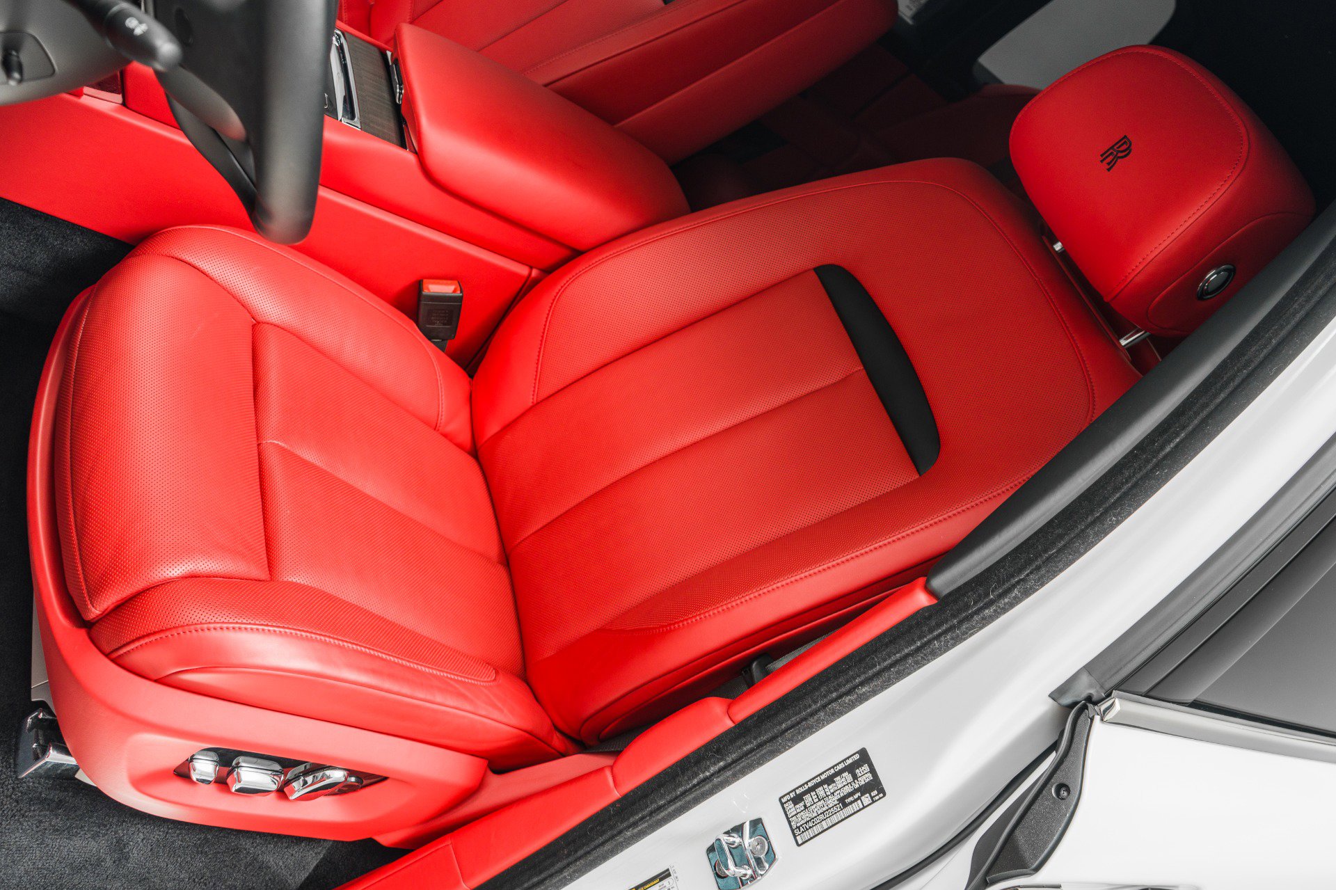 Used 2024 Rolls-Royce Cullinan image 24