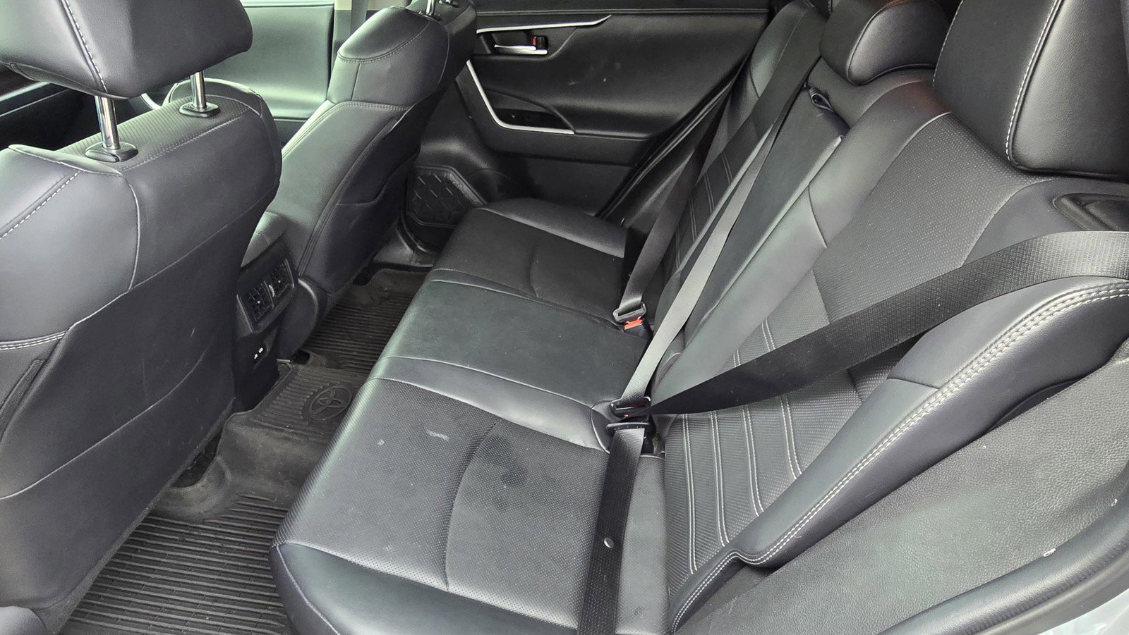 Used 2021 Toyota RAV4 Limited image 16