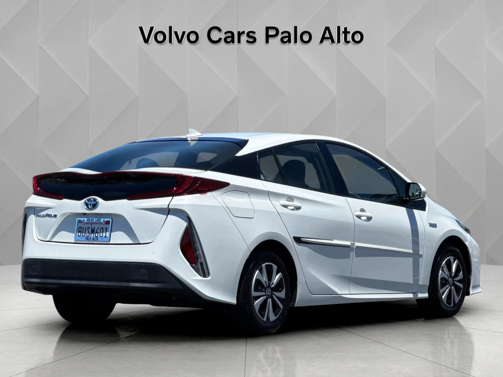 Used 2017 Toyota Prius Prime Plus FWD image 3