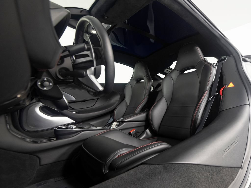 Used 2022 McLaren GT RWD image 28