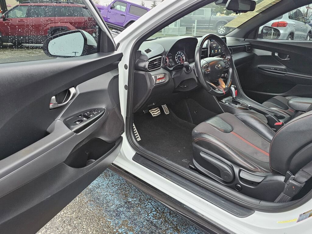 Used 2020 Hyundai Veloster Turbo image 17