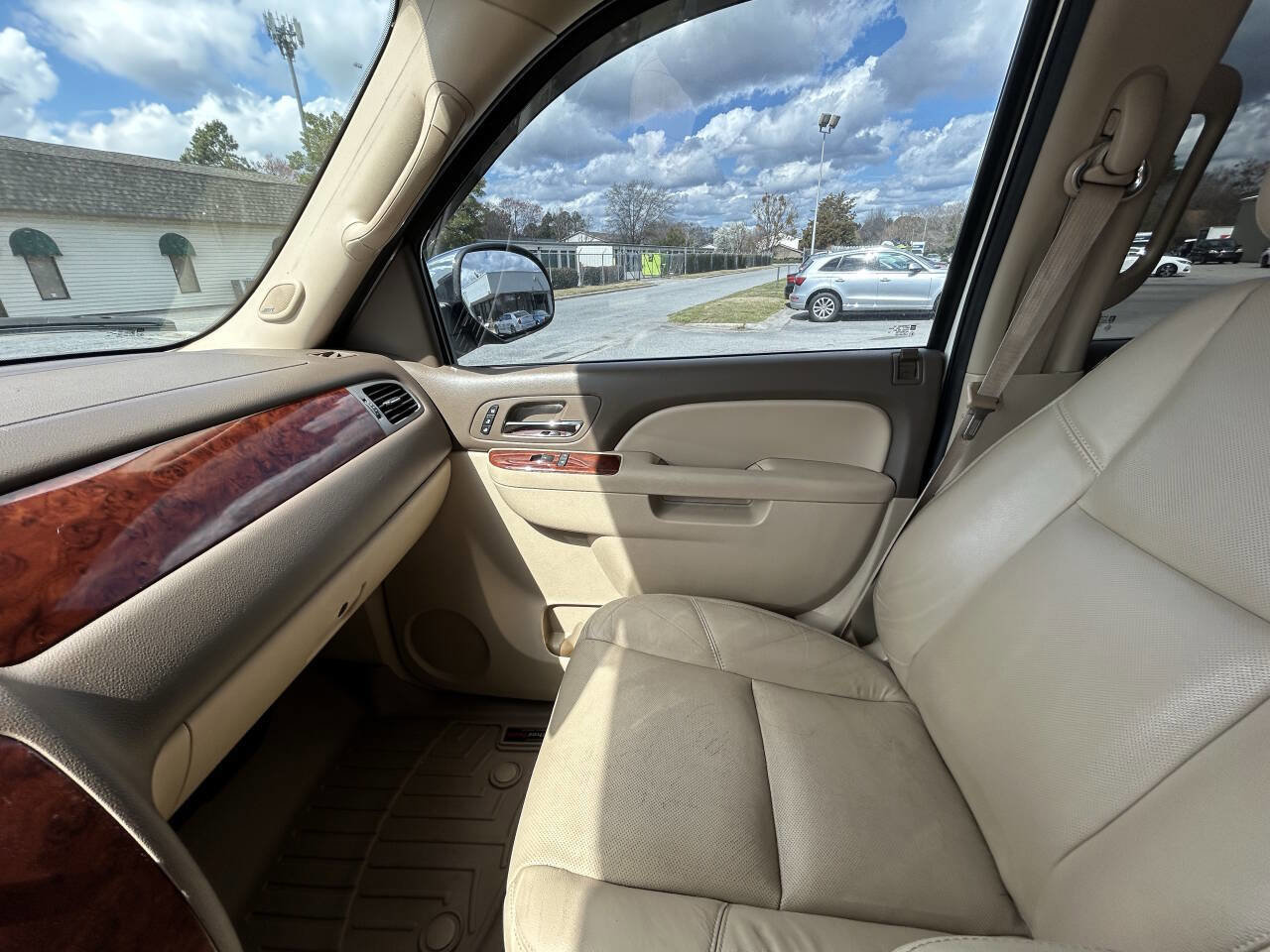 Used 2014 Chevrolet Suburban LTZ image 13