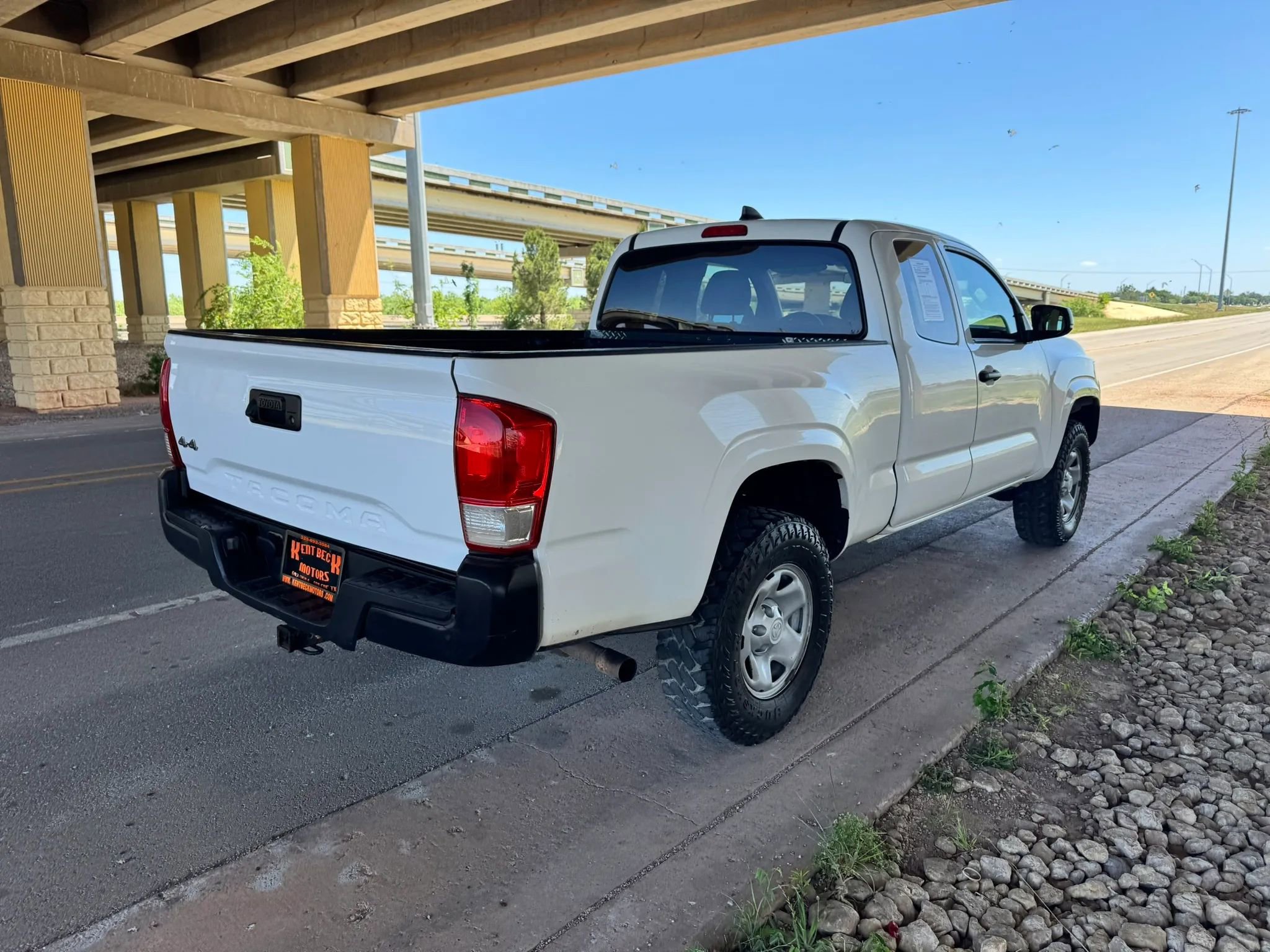 Used 2021 Toyota Tacoma SR AWD/4WD image 3