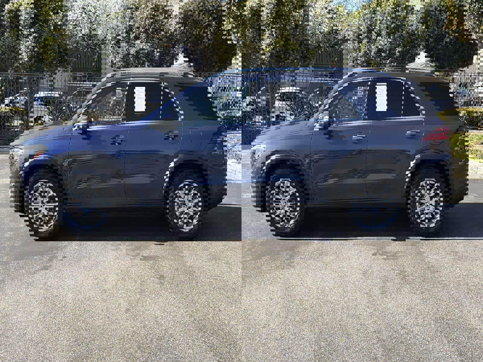 Used 2024 Mercedes-Benz GLE 450e 4MATIC image 3