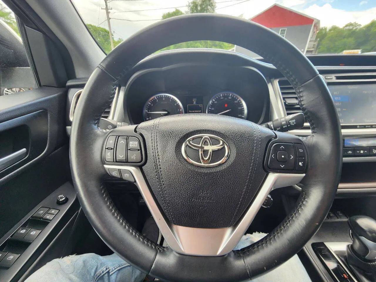 Used 2016 Toyota Highlander XLE AWD/4WD image 21