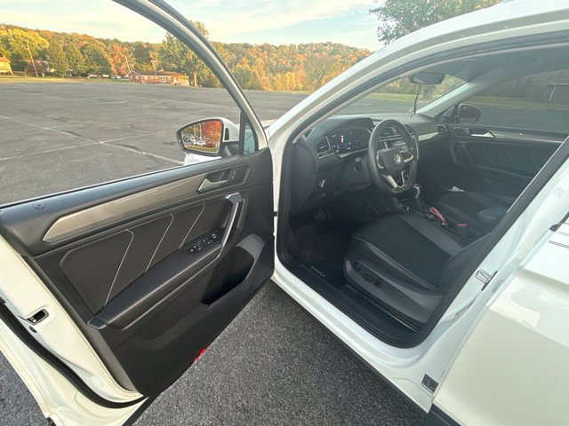 Used 2023 Volkswagen Tiguan SE AWD/4WD image 11