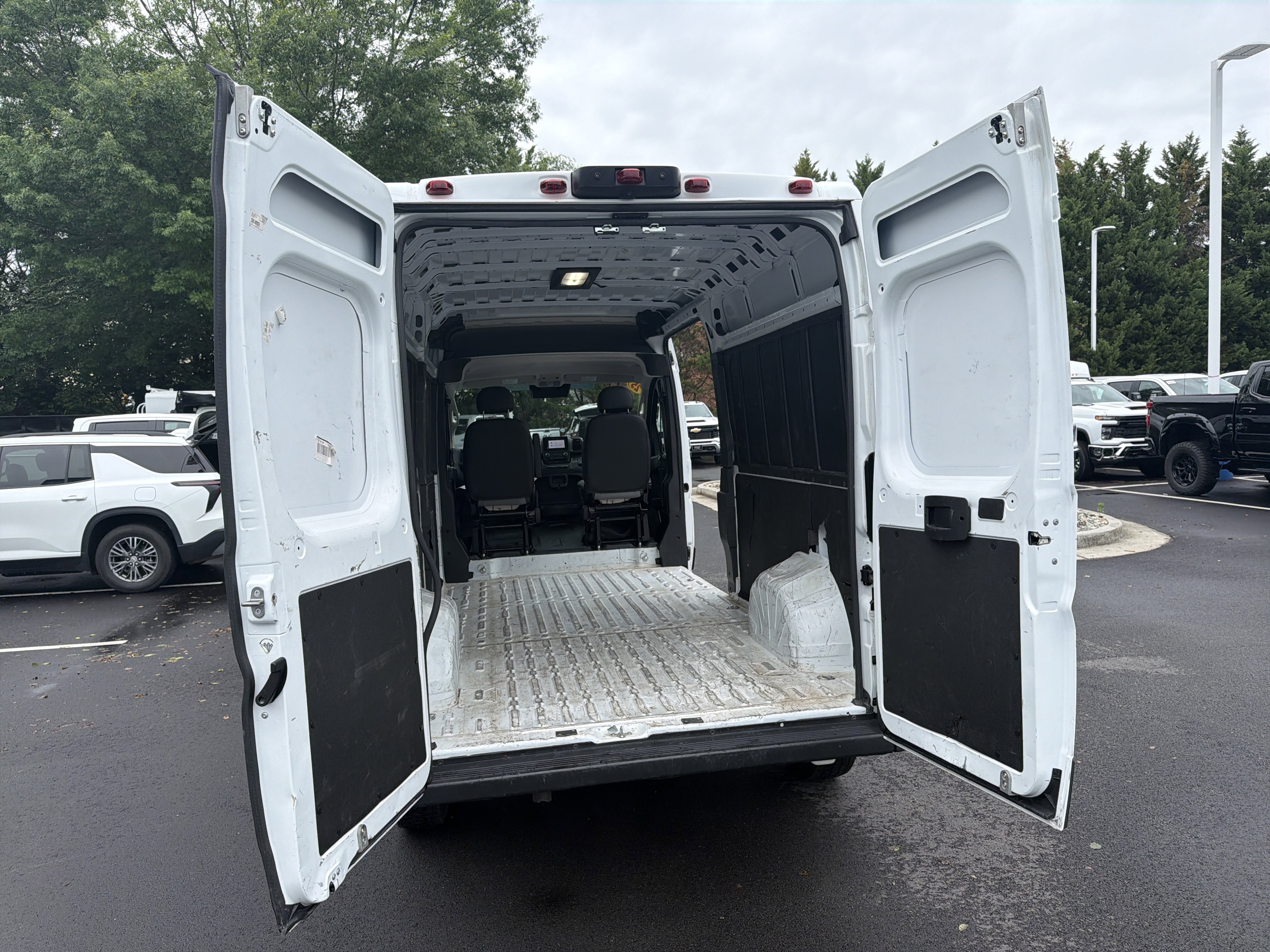 Used 2025 RAM ProMaster 2500 w/ Convenience Group FWD image 31
