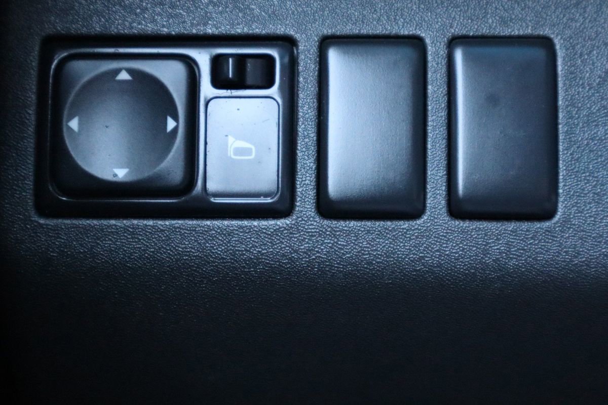 Used 2015 Nissan Xterra S image 28