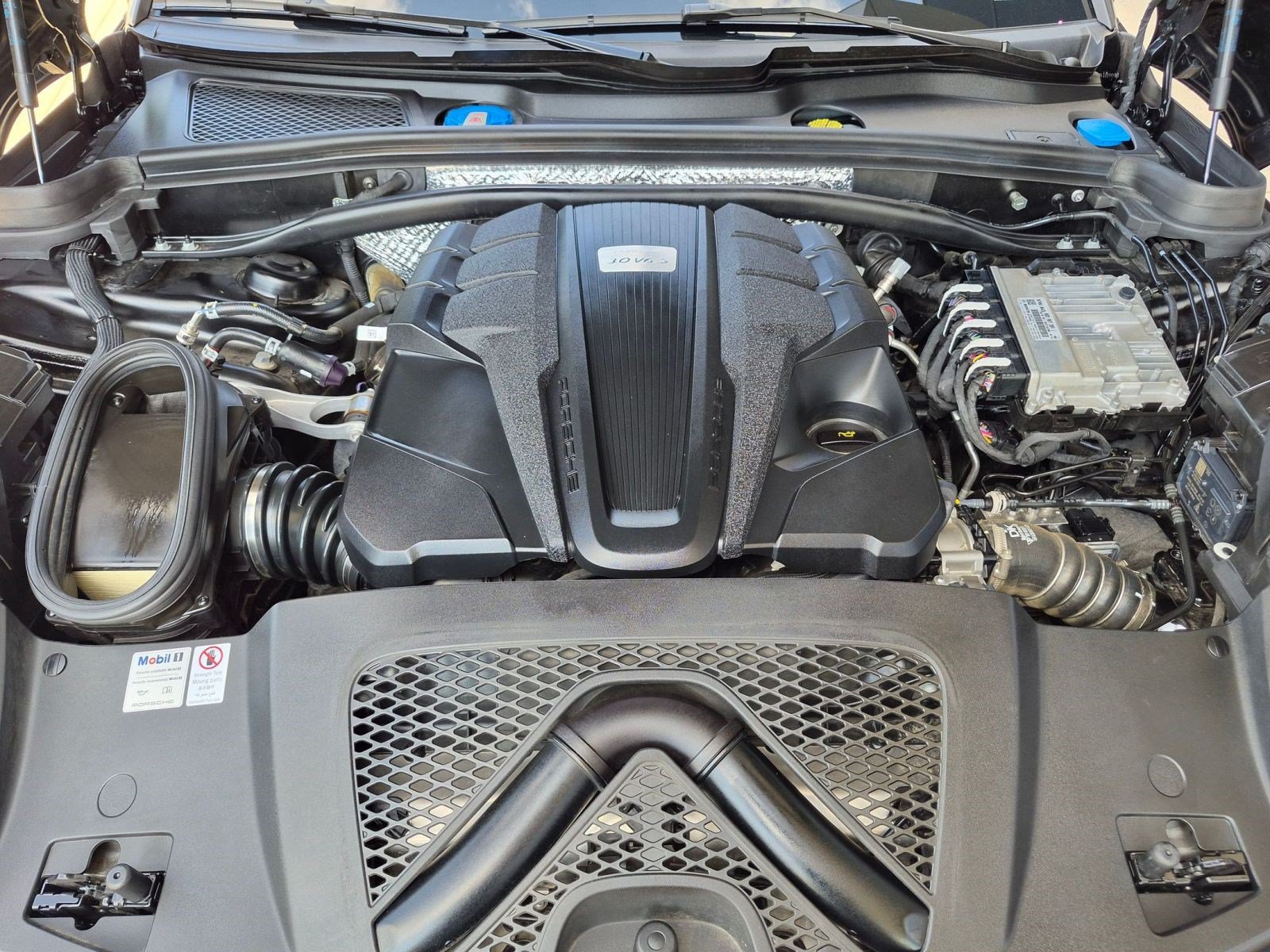 Certified 2021 Porsche Macan S AWD/4WD image 28