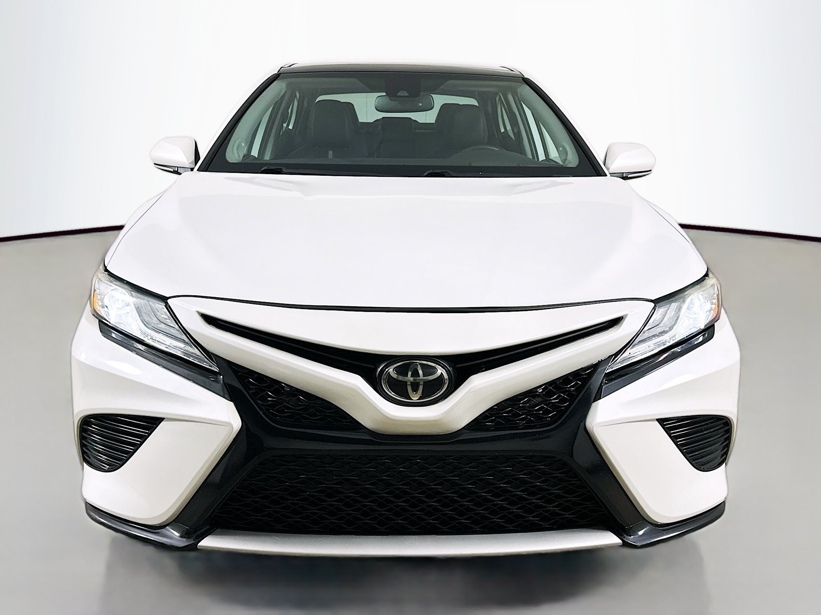 Used 2020 Toyota Camry XSE FWD image 2
