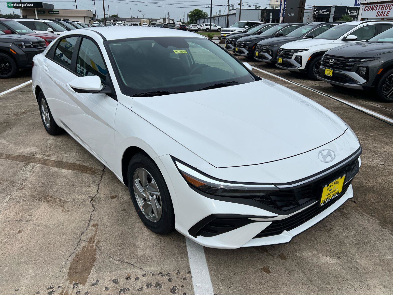New 2026 Hyundai Elantra SE FWD image 1
