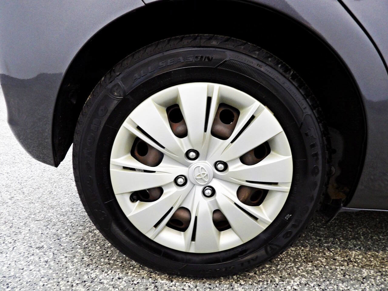 Used 2013 Toyota Yaris LE FWD image 22