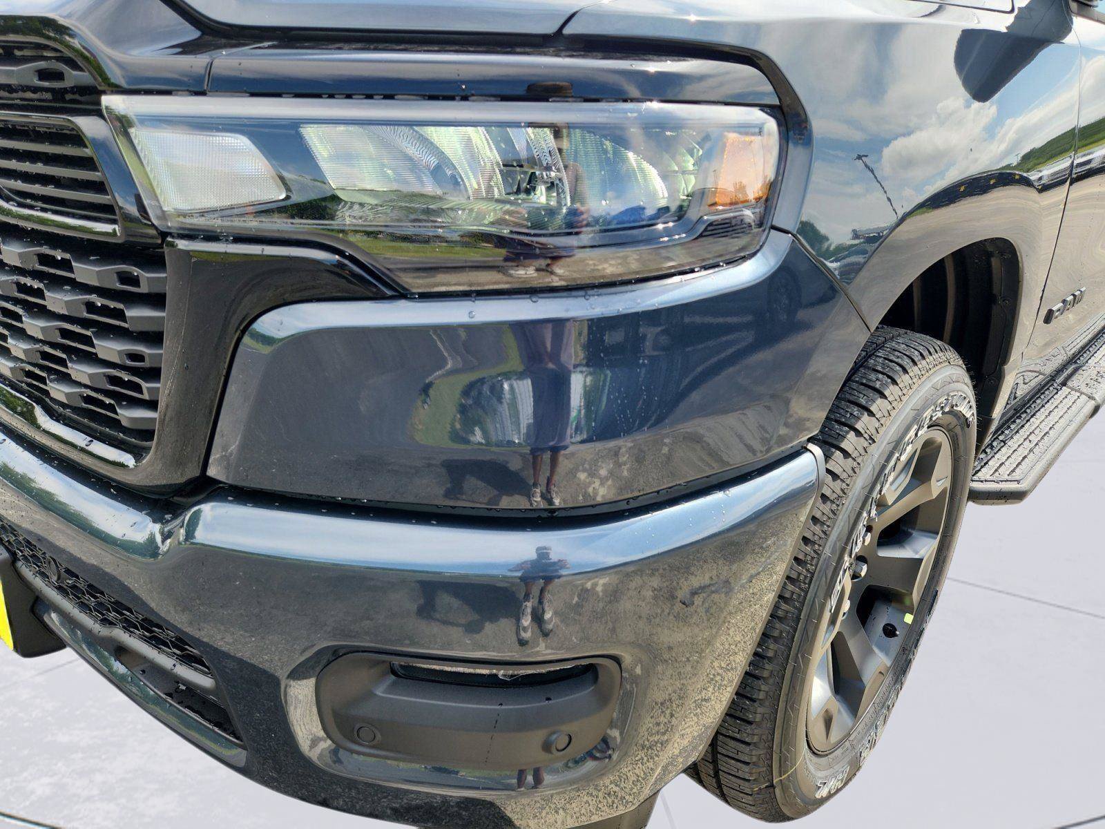 New 2026 RAM 1500 Express AWD/4WD image 9