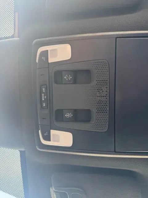 Used 2025 Honda Pilot Black Edition image 31