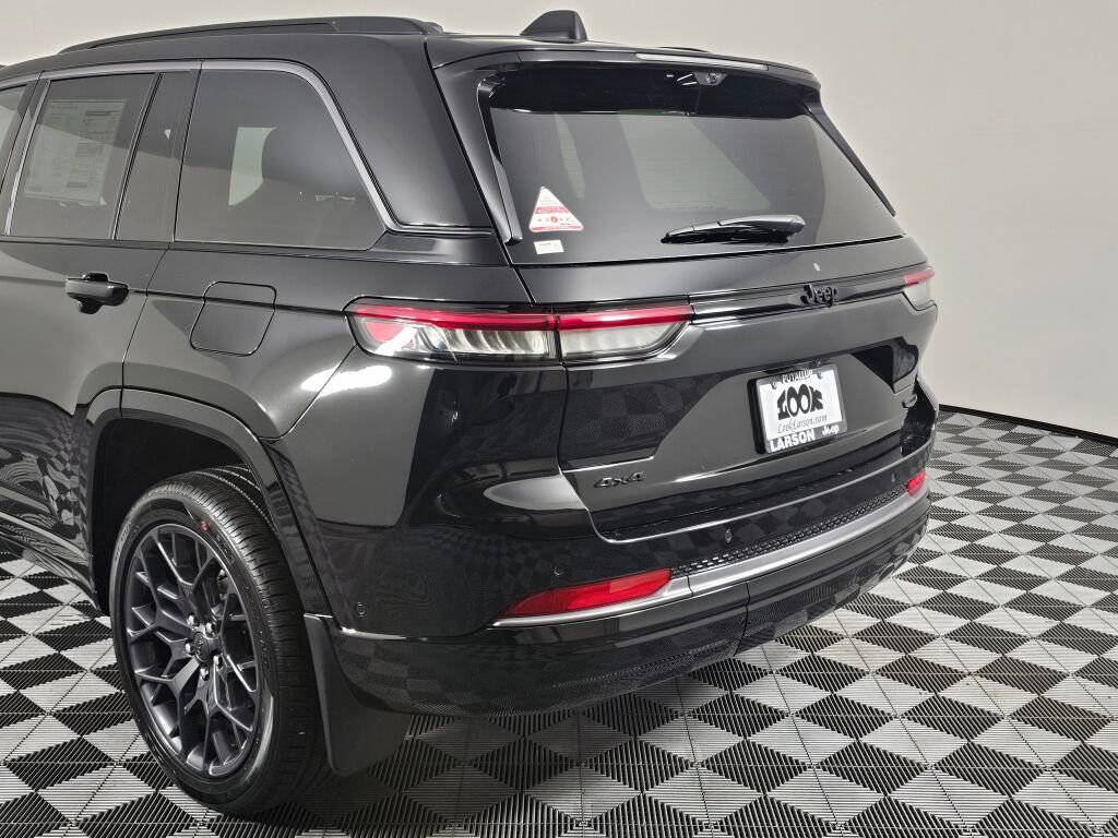 New 2026 Jeep Grand Cherokee Summit w/ Obsidian Package AWD/4WD image 14