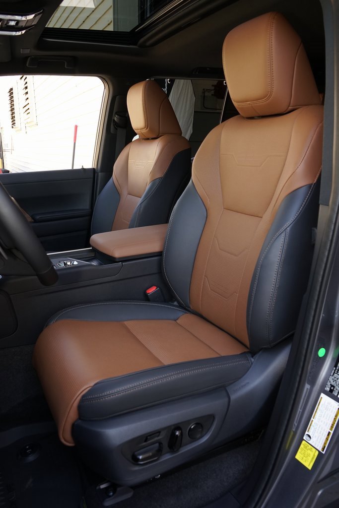 Used 2025 Lexus GX 550 image 9